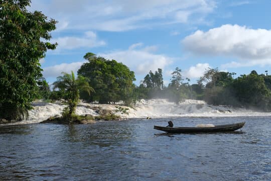 Visite des chutes de la Lobé